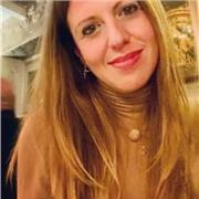 Insegnante di inglese impartisce lezioni di lingua e letteratura inglese per studenti di scuole medie e superiori